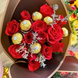 Ramo de rosas y chocolates
