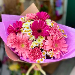 Ramo de flores rosadas mezcladas